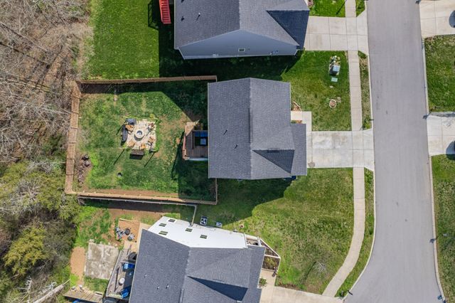 3410 Woodcrest Ct, Columbia, TN 38401