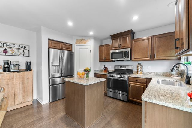 3410 Woodcrest Ct, Columbia, TN 38401