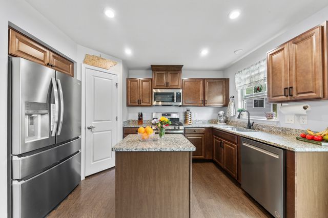 3410 Woodcrest Ct, Columbia, TN 38401