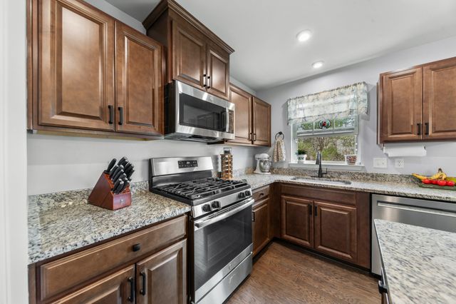 3410 Woodcrest Ct, Columbia, TN 38401