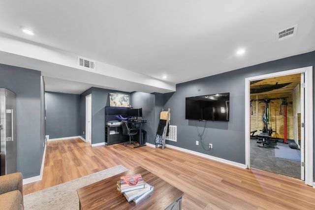 3410 Woodcrest Ct, Columbia, TN 38401