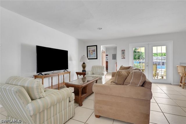 2772 Riverview DR, Naples, FL 34112