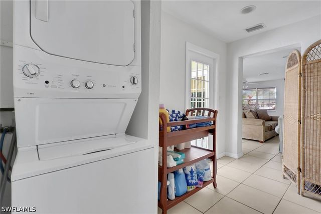 2772 Riverview DR, Naples, FL 34112