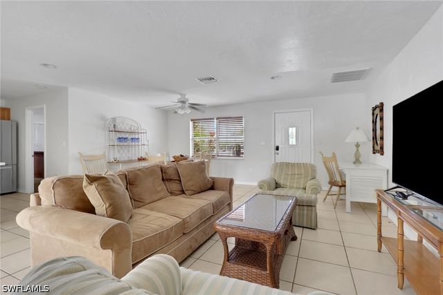 2772 Riverview DR, Naples, FL 34112