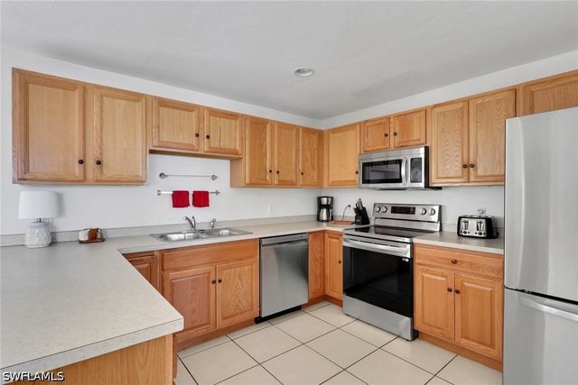 2772 Riverview DR, Naples, FL 34112