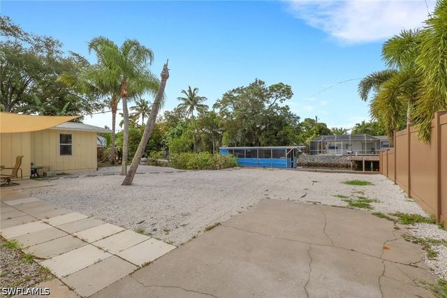 2772 Riverview DR, Naples, FL 34112