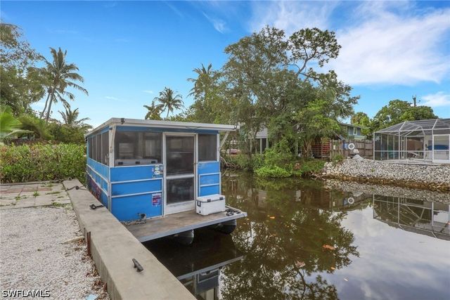2772 Riverview DR, Naples, FL 34112