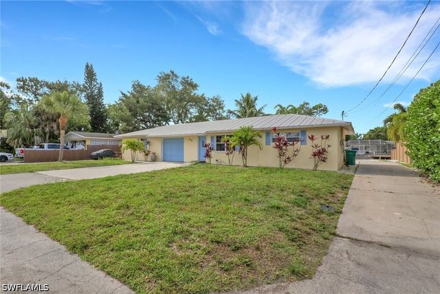 2772 Riverview DR, Naples, FL 34112