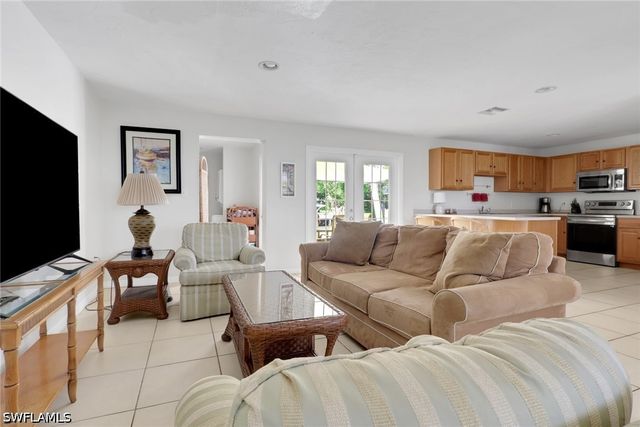 2772 Riverview DR, Naples, FL 34112
