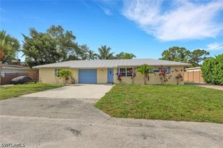 2772 Riverview DR, Naples, FL 34112