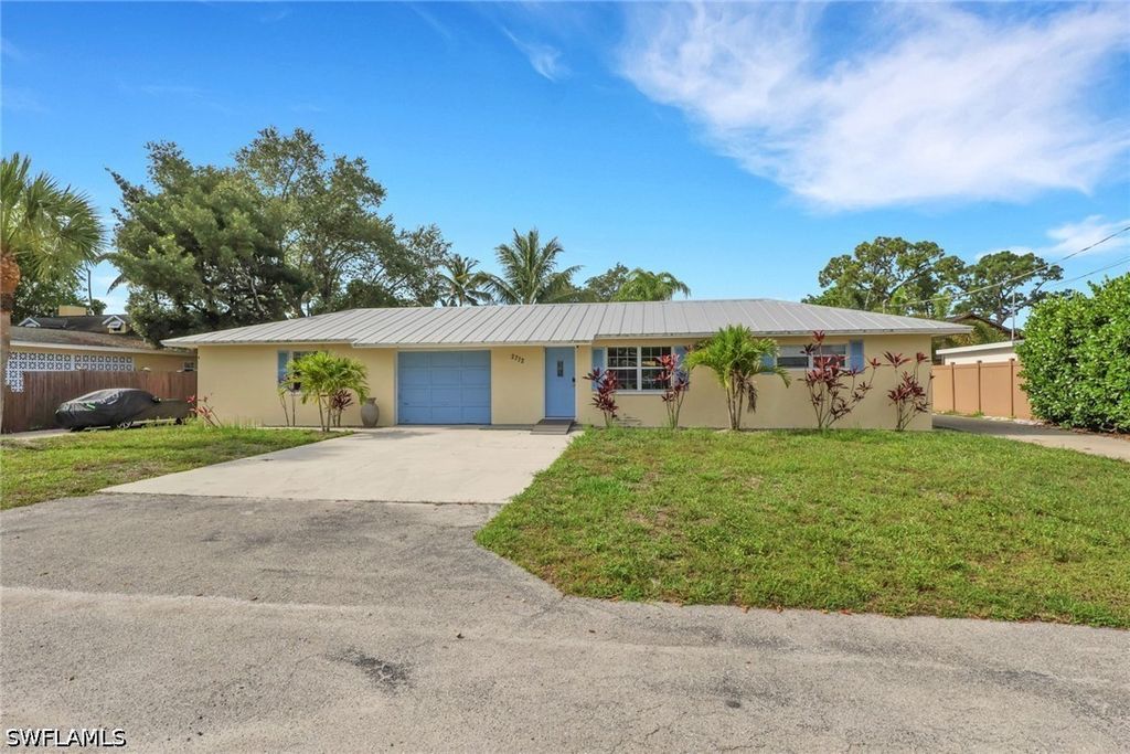 2772 Riverview DR, Naples, FL 34112