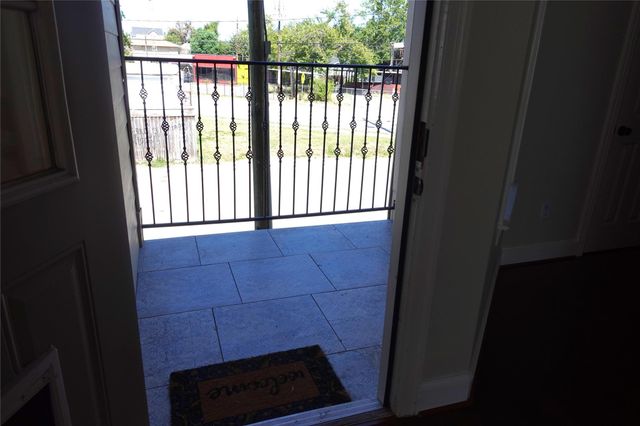 1006 E Temple Street, Houston, TX 77009