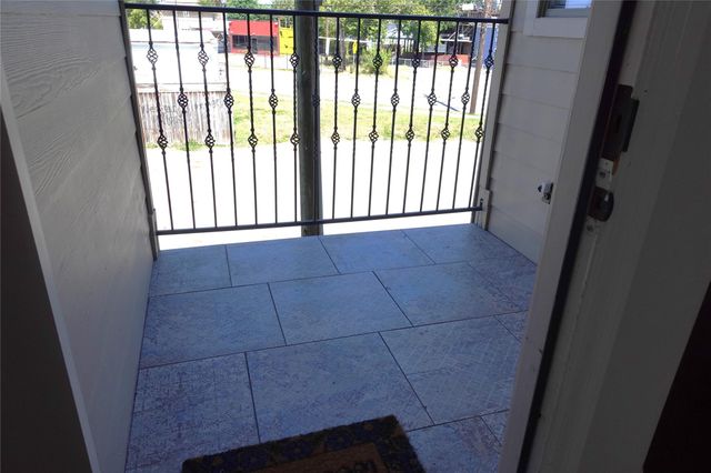 1006 E Temple Street, Houston, TX 77009