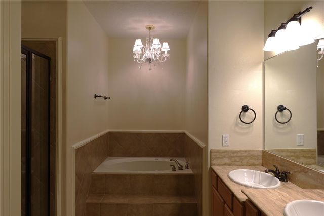 1006 E Temple Street, Houston, TX 77009