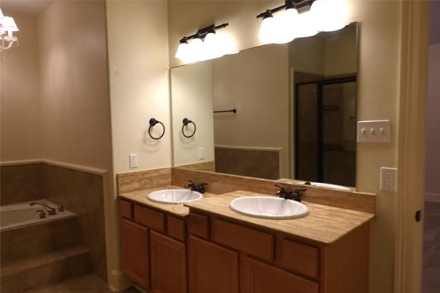 1006 E Temple Street, Houston, TX 77009