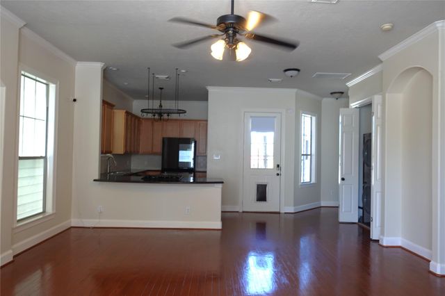 1006 E Temple Street, Houston, TX 77009