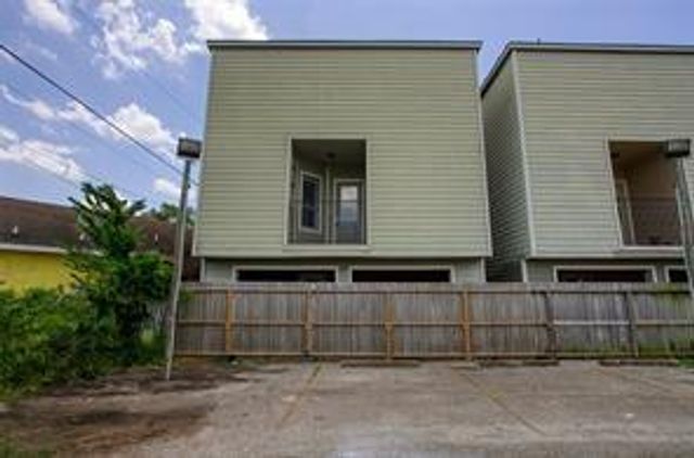 1006 E Temple Street, Houston, TX 77009