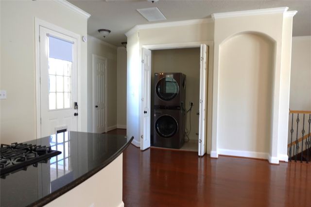 1006 E Temple Street, Houston, TX 77009