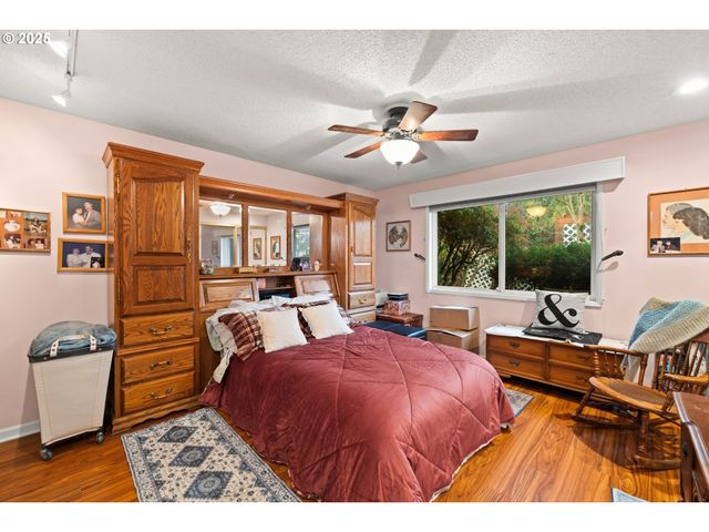 1811 Ne 149TH Ave, Portland, OR 97230