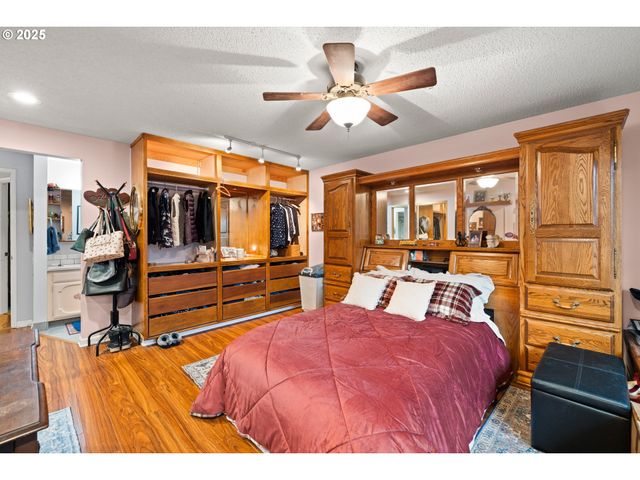 1811 Ne 149TH Ave, Portland, OR 97230