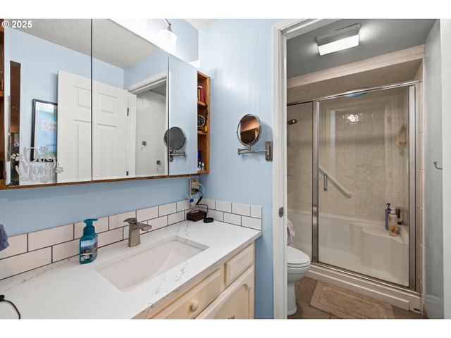 1811 Ne 149TH Ave, Portland, OR 97230