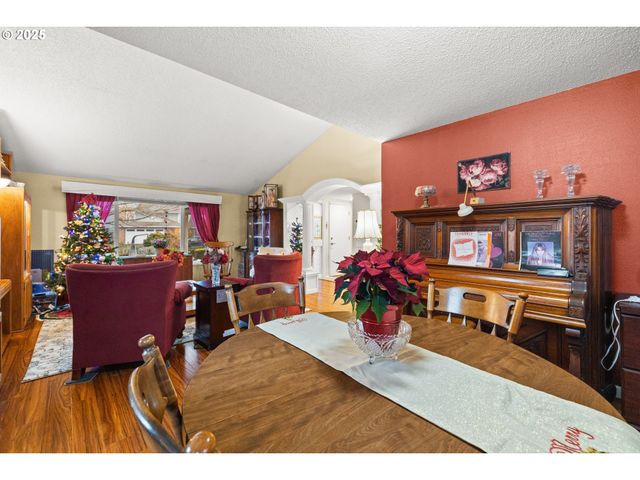 1811 Ne 149TH Ave, Portland, OR 97230