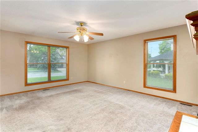 917 NW Winterset Street, Lee's Summit, MO 64081