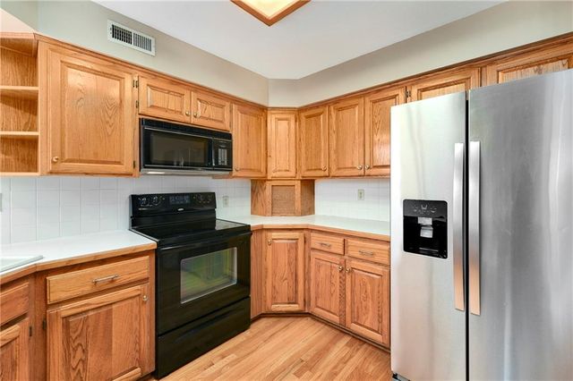 917 NW Winterset Street, Lee's Summit, MO 64081