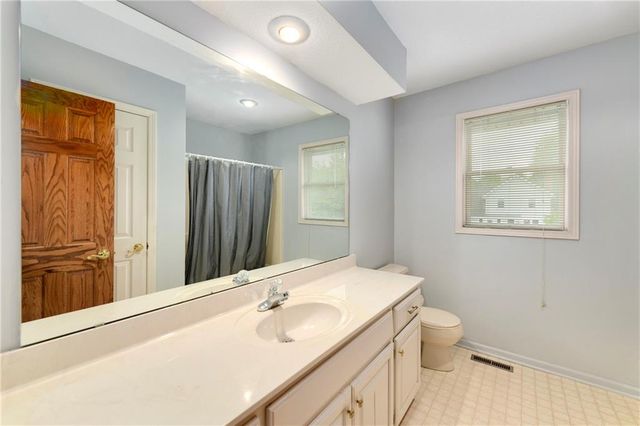 917 NW Winterset Street, Lee's Summit, MO 64081