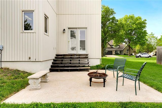 917 NW Winterset Street, Lee's Summit, MO 64081