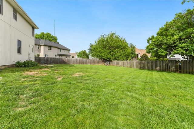 917 NW Winterset Street, Lee's Summit, MO 64081