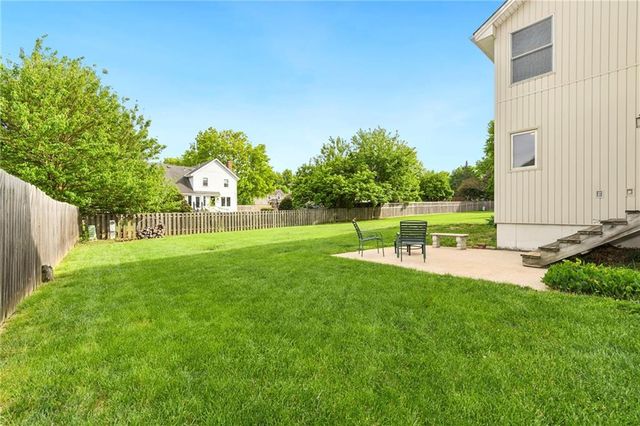 917 NW Winterset Street, Lee's Summit, MO 64081