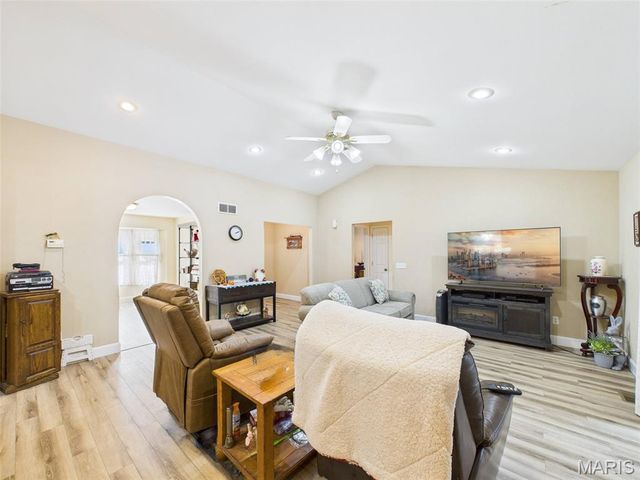 305 Mossman Lane, Rolla, MO 65401