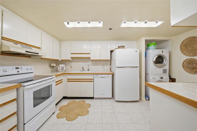 1 KEY CAPRI 603W, Treasure Island, FL 33706