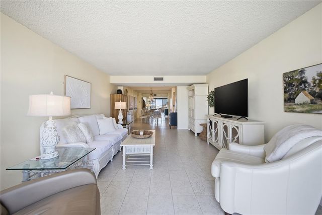 1 KEY CAPRI 603W, Treasure Island, FL 33706