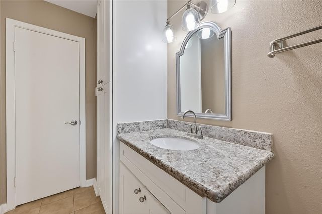 12002 Hillcroft Avenue, Houston, TX 77035