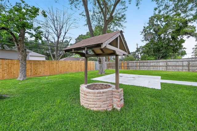 12002 Hillcroft Avenue, Houston, TX 77035