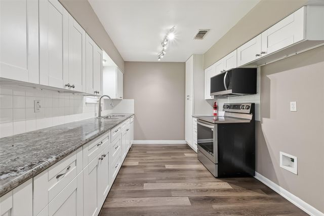 12002 Hillcroft Avenue, Houston, TX 77035