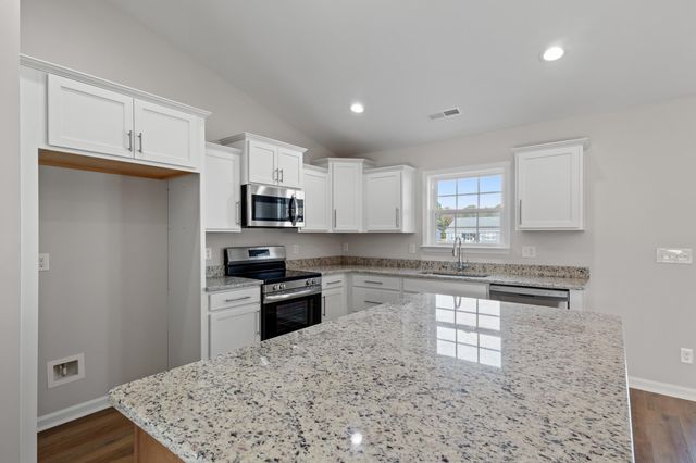 14 Bennington Ct, Georgetown, SC 29440