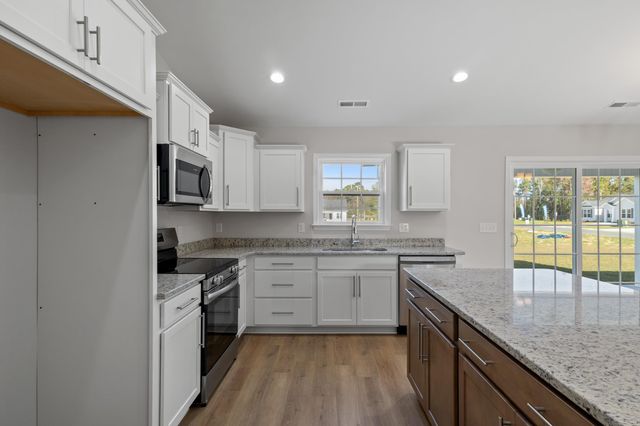 14 Bennington Ct, Georgetown, SC 29440