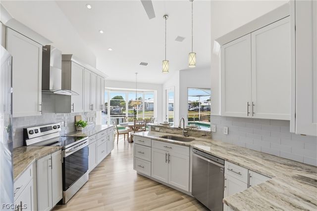 828 SW 52nd ST, Cape Coral, FL 33914