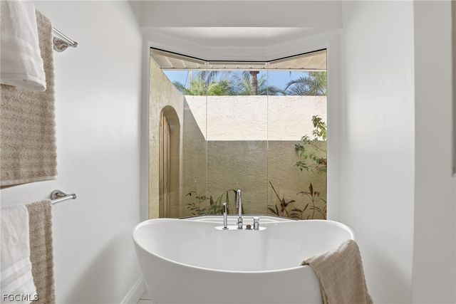 828 SW 52nd ST, Cape Coral, FL 33914