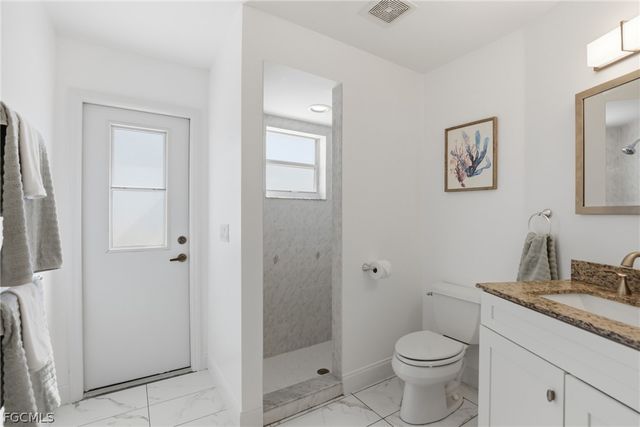 828 SW 52nd ST, Cape Coral, FL 33914