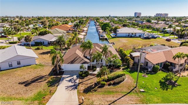 828 SW 52nd ST, Cape Coral, FL 33914