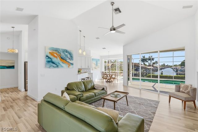 828 SW 52nd ST, Cape Coral, FL 33914