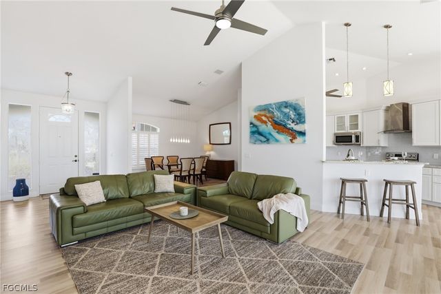 828 SW 52nd ST, Cape Coral, FL 33914