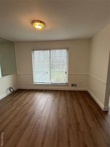 150 E Long Lake Road, Bloomfield Hills, MI 48304