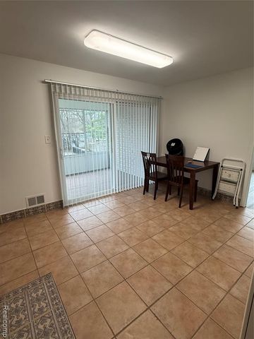 150 E Long Lake Road, Bloomfield Hills, MI 48304