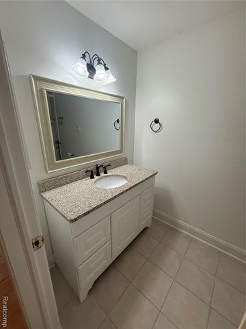 150 E Long Lake Road, Bloomfield Hills, MI 48304