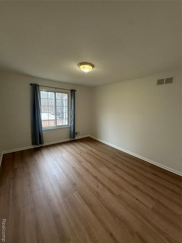 150 E Long Lake Road, Bloomfield Hills, MI 48304